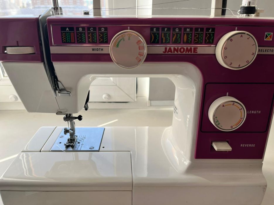 Продам швейную машинку