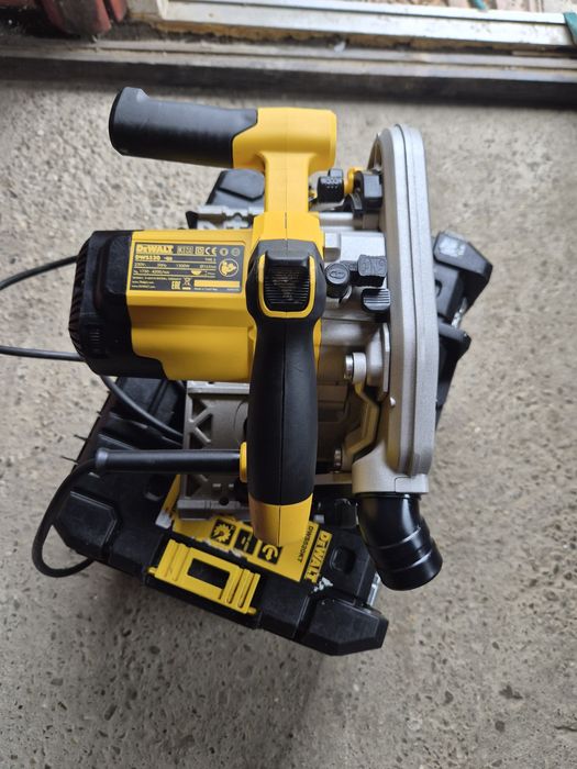 Circular cu plonjare Dewalt DWS520
