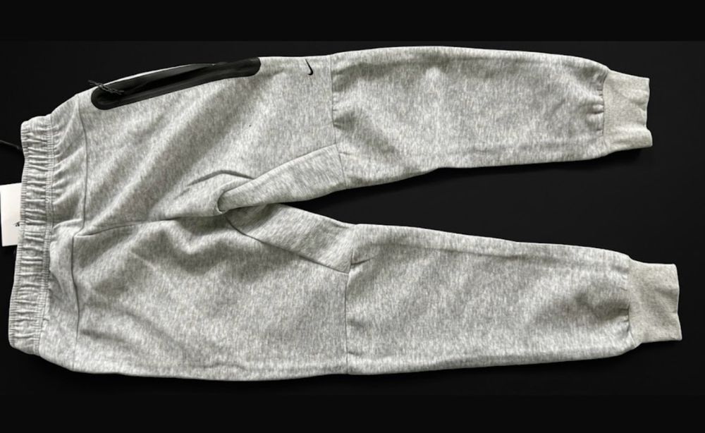 Pantaloni Nike Tech