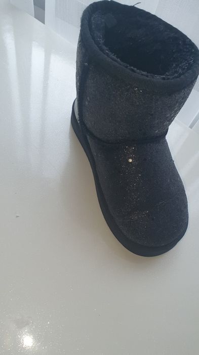 Doua perechi cizmulițe fetite