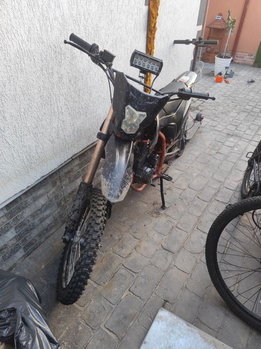 Vând cross KXD 150