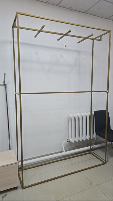 Продам стеллажи для бутика