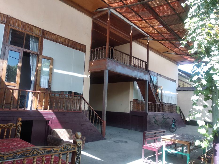 Uy sotiladi 15 xonali 8 sotik srochna