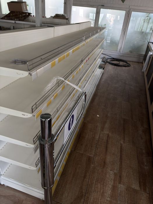 Крайстенни и островни стелажи за магазини за хранителни и нехранителни стоки