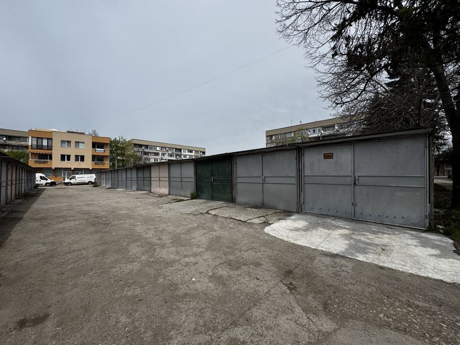 Дава се под наем Гараж / Паркомясто в Търговище, Център - 20 кв.м за 76.5 € - Снимка #1