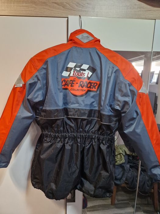 -мъжки дрехи-екипировка за мотор. Valentino Rossi