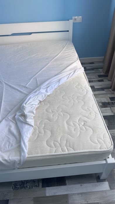 Двухспальная кровать