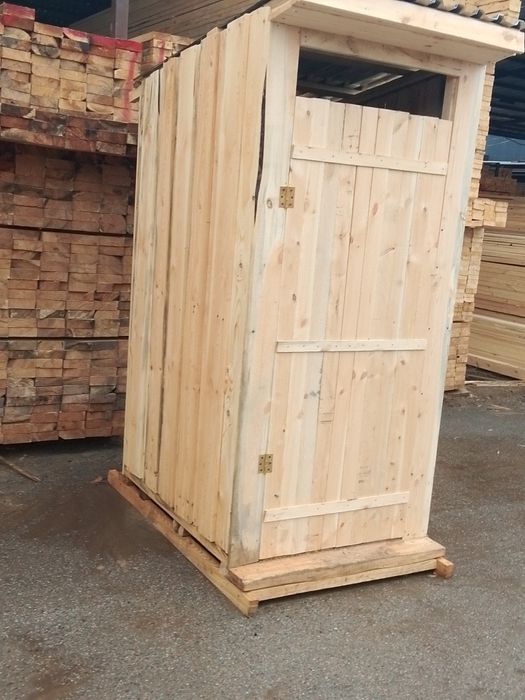 Обычный уличный туалет