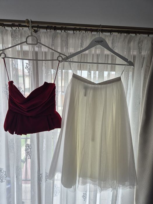 Top catifea cea mai buna calitate  și fusta tul natural .