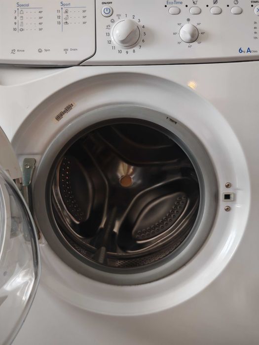 Продава се пералня Indesit в отлично състояние