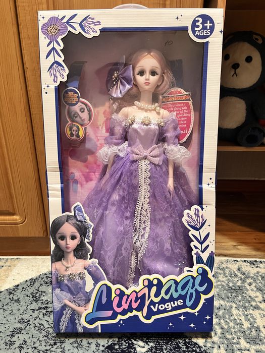 Большая красивая кукла