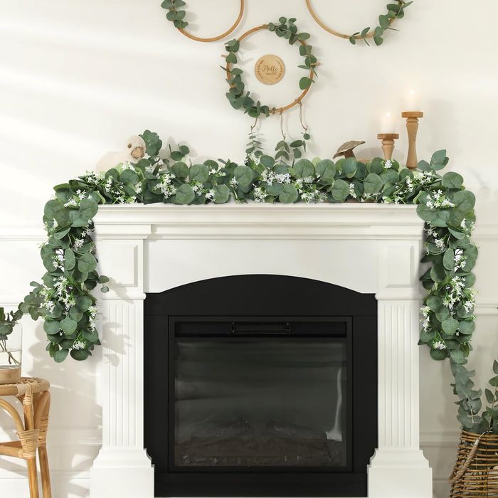 Декорация от евкалиптов гирлянд бели изкуствени цветя украса за сватба