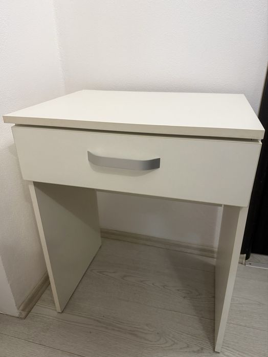 Noptieră albă modernă cu sertar și oglindă separată