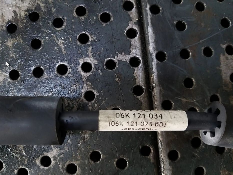 Conducta furtun apa 2.0 gti vw golf 8 06k121034