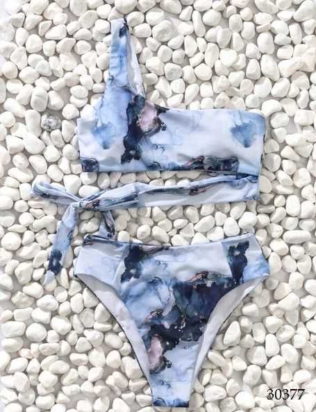 Бански костюм в различни цветове М и л