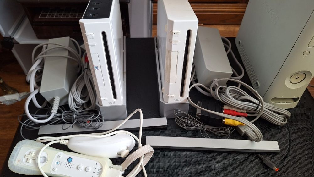 2 console Nintendo Wii + Xbox 360