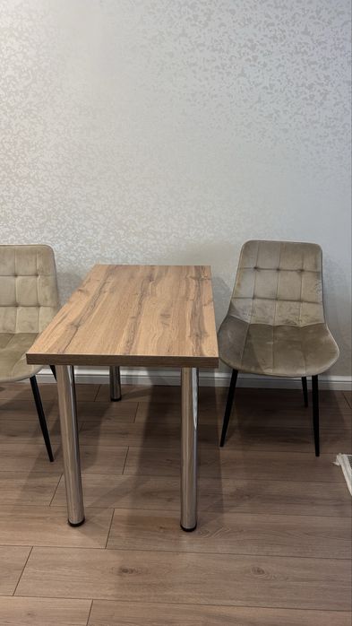Продам стол и 2 стула