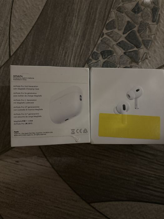 Airpods Pro 2nd Generation/ Apple watch SE3 2024