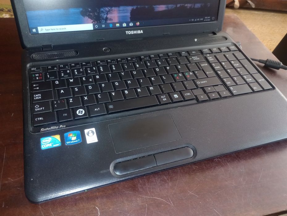 Toshiba PRO c660 cu Intel i3, Windows 10 și Office,bun muzică, filme