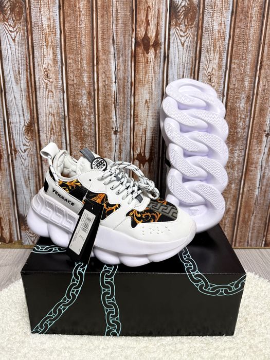 37-43 Versace Chain Reaction GreekPrint
