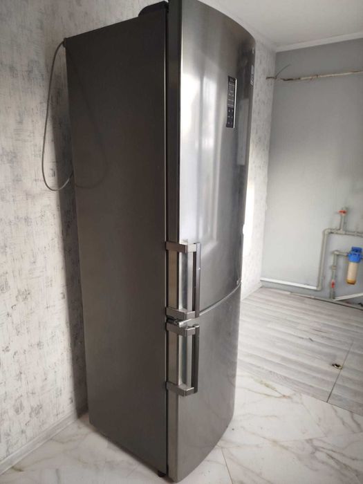 Продам Холодильник LG