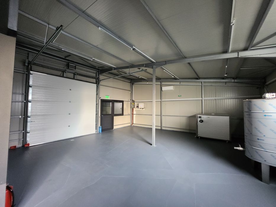 VÂND / Inchiriez HALĂ metalică demontabilă din PANOURI SANDWICH