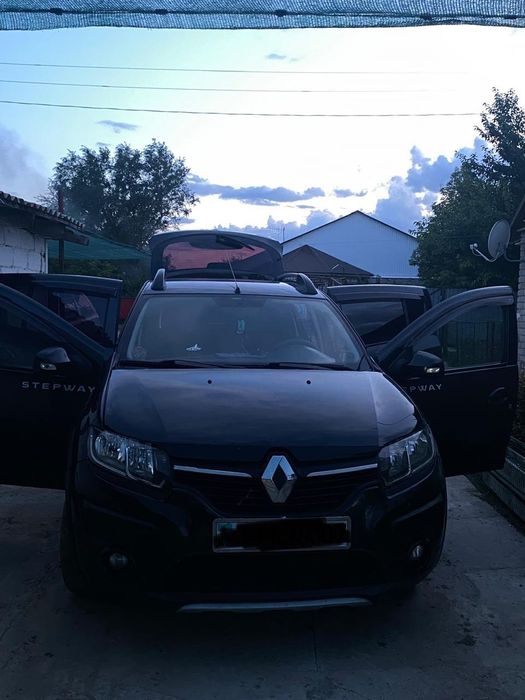 Срочно продам рено сандеро степвей