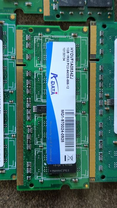 Plăcuțe RAM laptop DDR2 de 1 gb