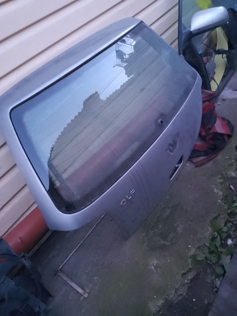 Заден капак за голф 4 гр. София Модерно предградие • OLX.bg