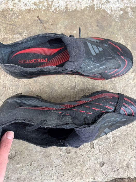 Vând ghete de fotbal Adidas Predator black mărimea 44,preț fix 250 ron