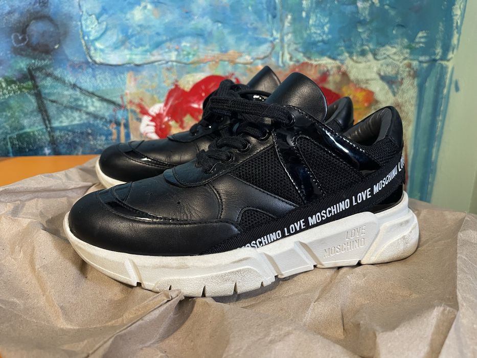 Adidasi dama MOSCHINO LOVE nr.38 fara defecte aproape noi