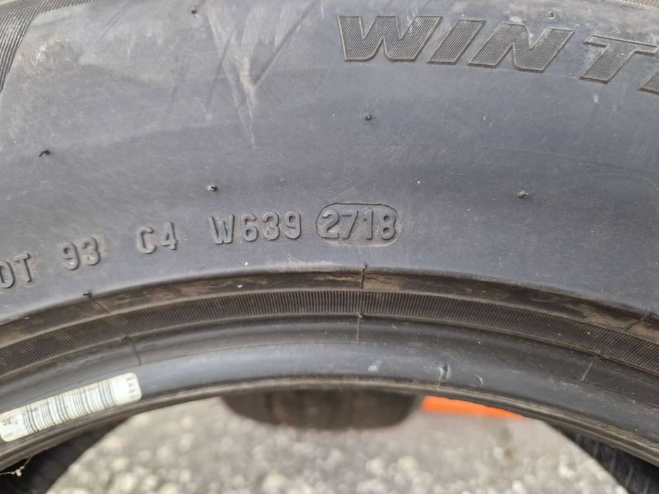 2 Pirelli R17 225/60 Зимни гуми  DOT2718