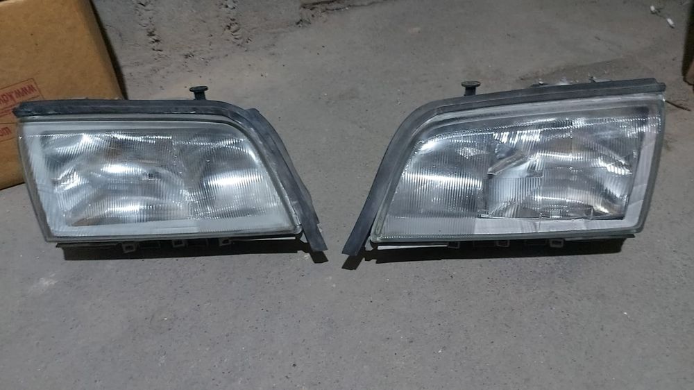 Продам передние фары оригинал на Мерседес Mercedes w 202