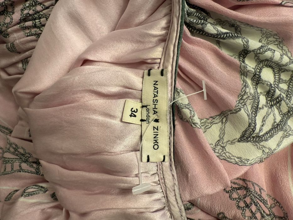 Дълка копринена рокля в красив розов цвят