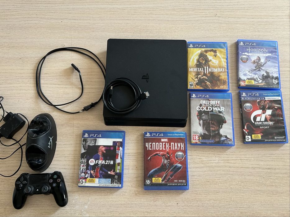Приставка Playstation 4