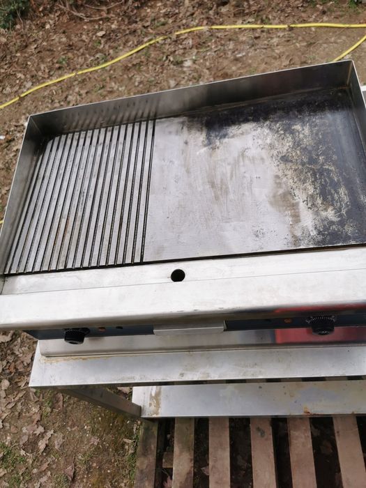 Gratar profesional neted si striat, 5 KW-electric