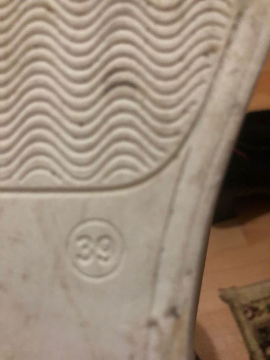 Продаются полуботинки