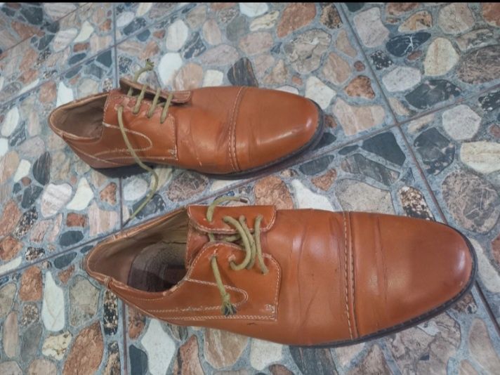 Pantofi barbati piele marca Vapiano masura 44 stare foarte buna