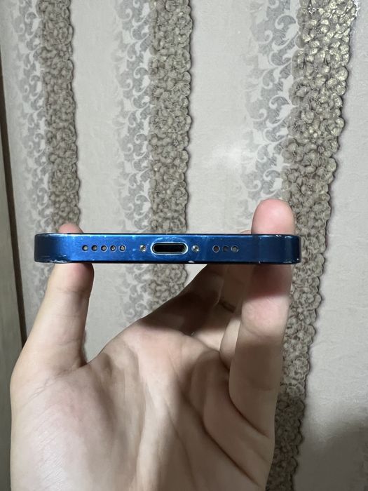 IPhone 12 в хорошем состоянии