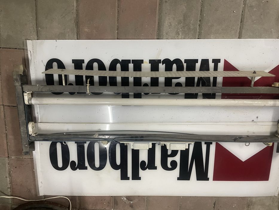 Obiecte de colectie - firma ext Marlboro, firma int Bond ceas Marlboro