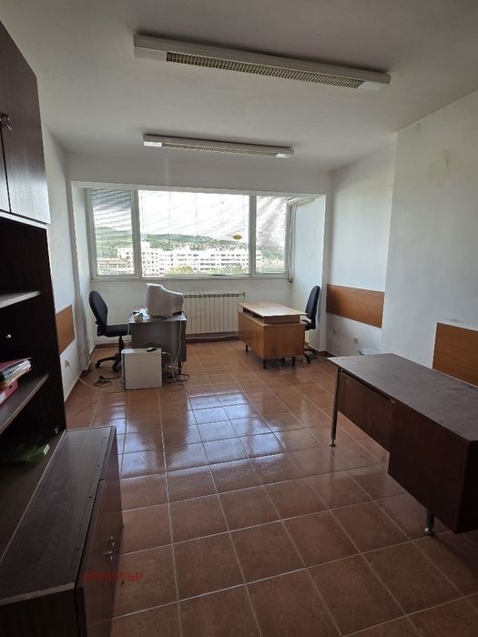 Продава се Офис-етаж 215 м2 109900 евро