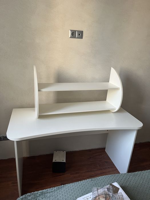 Продам стол и полку