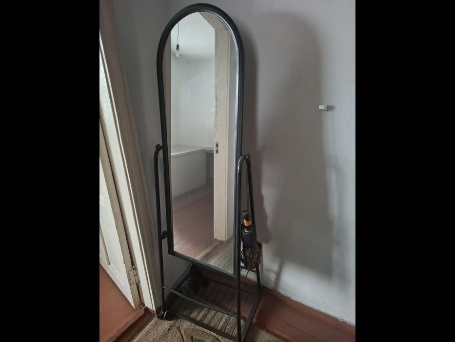 Напольное зеркало