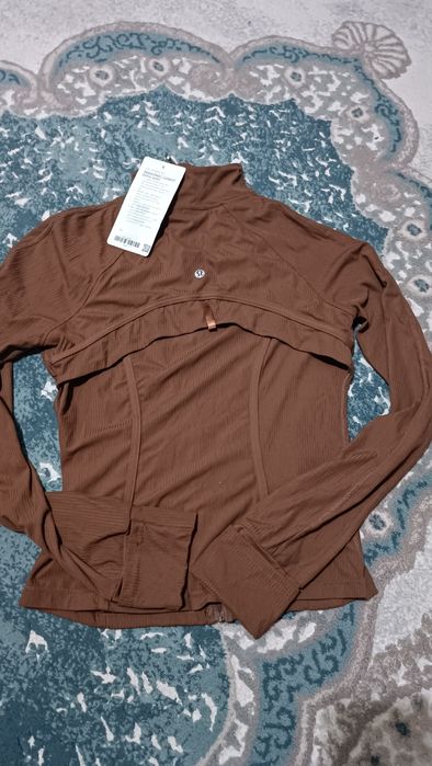 Продам кроп-топ Lulu lemon