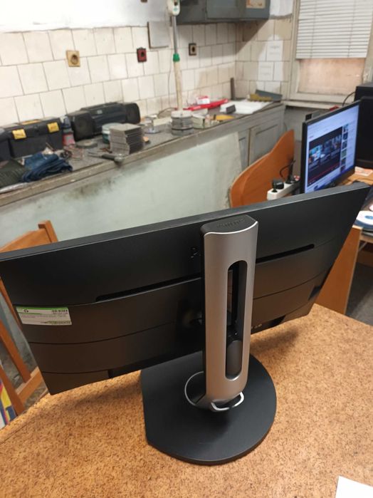 Продавам монитор PHILIPS 24 инча