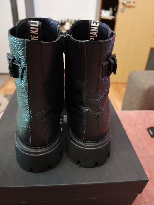 Vând ghete John Richmond