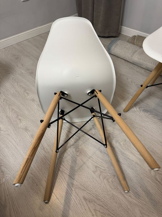 Комплект белых стульев в стиле Eames (4 шт.)
