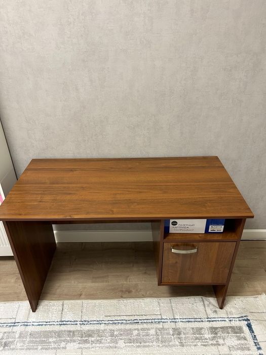 Стол письменный продаётся