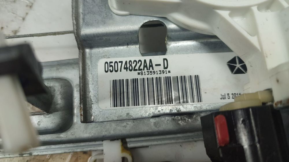 Macara dreapta spate 05074822aa Jeep Compass 1 (facelift) (2011 - 2013)