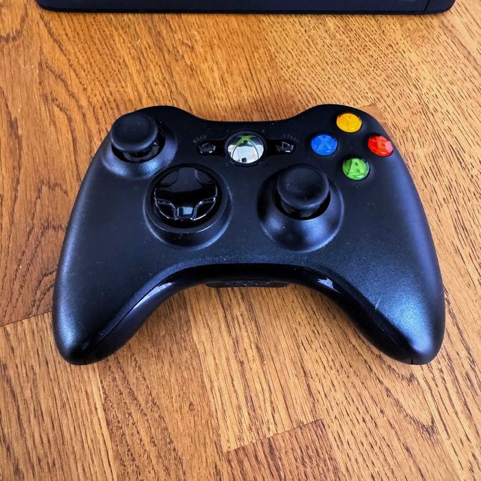 Xbox 360 E 500GB + Kinect | Много добро състояние